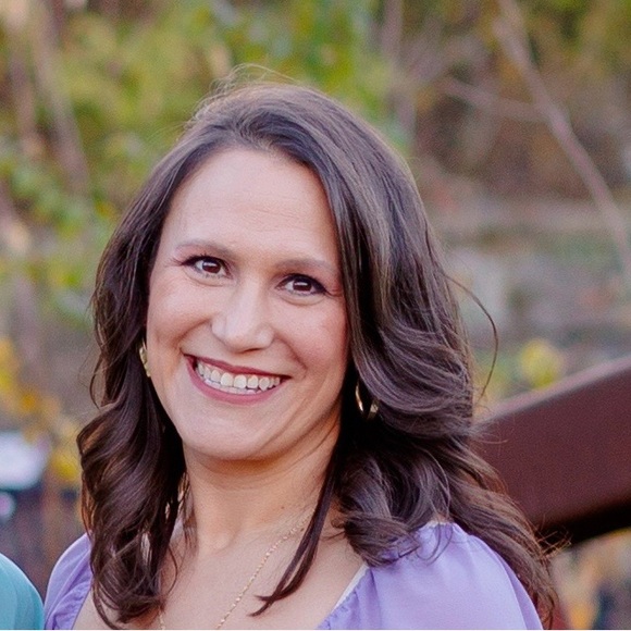 Meet your Posher, Sarah - Picture 2 of 2